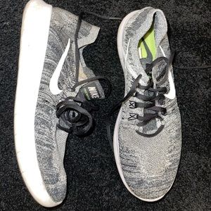 Nike flyknit running shoes